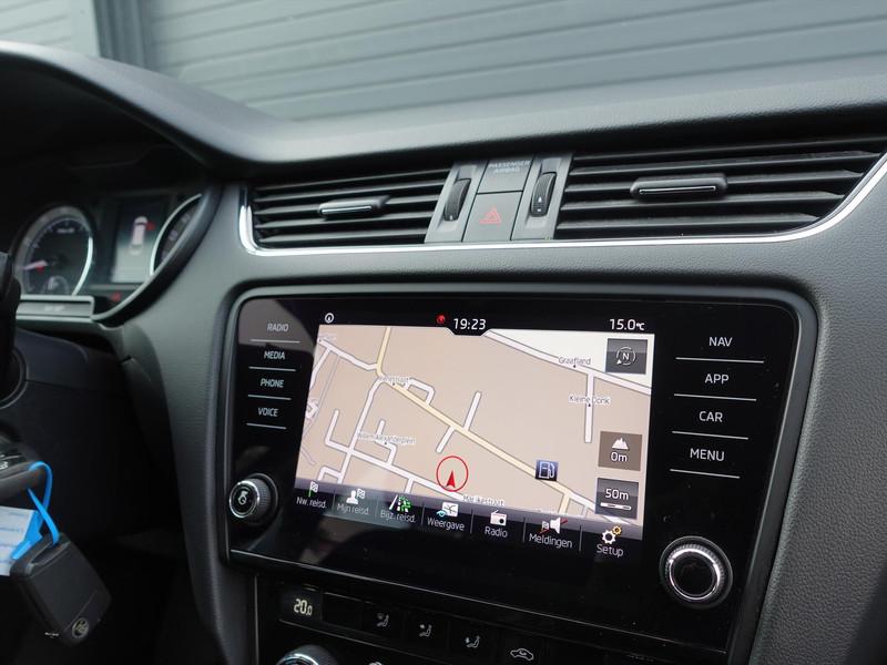 SKODA Octavia Combi 1.0 TSI 115pk RIJKLAAR TREKHAAK CARPLAY CLIMA PDC CRUISE 