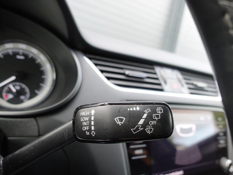 SKODA Octavia Combi 1.0 TSI 115pk RIJKLAAR TREKHAAK CARPLAY CLIMA PDC CRUISE 