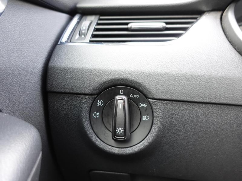 SKODA Octavia Combi 1.0 TSI 115pk RIJKLAAR TREKHAAK CARPLAY CLIMA PDC CRUISE 