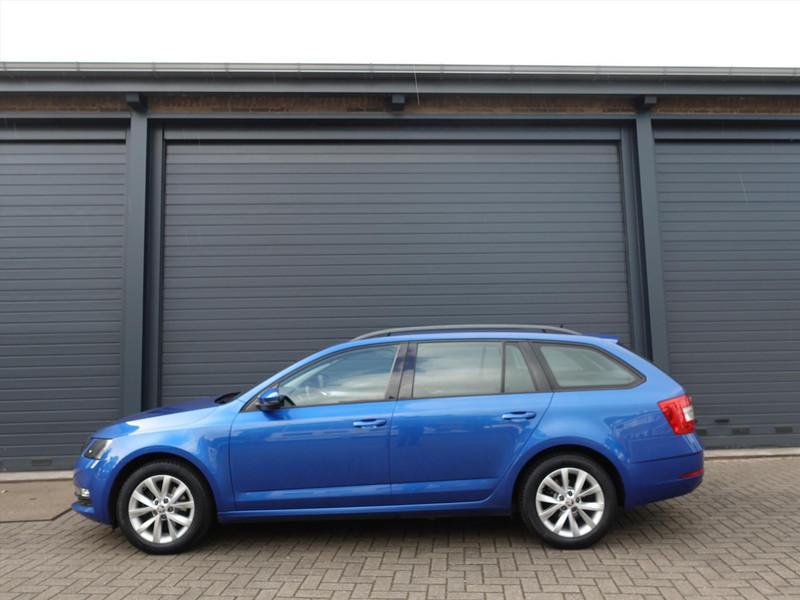 SKODA Octavia Combi 1.0 TSI 115pk RIJKLAAR TREKHAAK CARPLAY CLIMA PDC CRUISE 