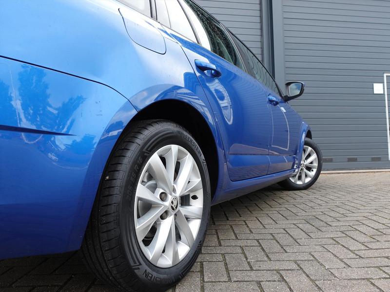 SKODA Octavia Combi 1.0 TSI 115pk RIJKLAAR TREKHAAK CARPLAY CLIMA PDC CRUISE 