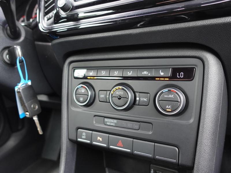VOLKSWAGEN Beetle 1.2 TSI Design RIJKLAAR/STOELVERWARMING/CLIMA/PDC/NAVI/