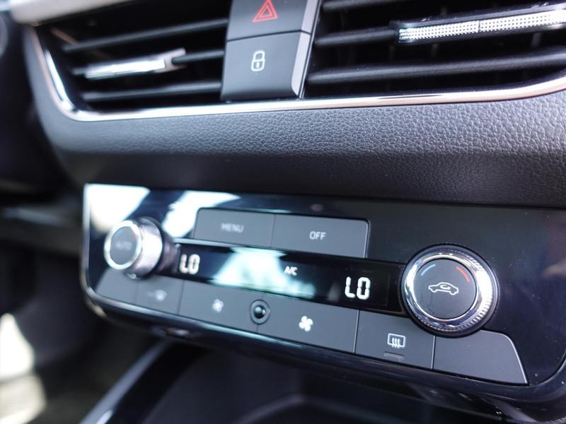 Skoda Kamiq 1.0 TSI DSG-7 Sport Business RIJKLAAR/PANORAMA/CLIMA/CARPLAY/CAMERA/NAVI/ELEKTR KLEP