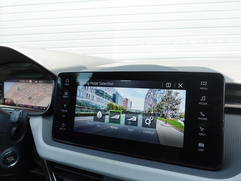 Skoda Kamiq 1.0 TSI DSG-7 Sport Business RIJKLAAR/PANORAMA/CLIMA/CARPLAY/CAMERA/NAVI/ELEKTR KLEP