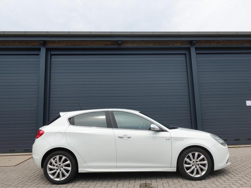 ALFA ROMEO Giulietta 1.4 Turbo MultiAir 170pk AUTOMAAT/CRUISE/PDC/AIRCO