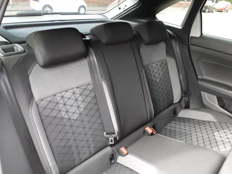 VOLKSWAGEN Taigo 1.0 TSI 110pk R-Line RIJKLAAR/IQ LED/STOELVERWARMING/CARPLAY/PDC/