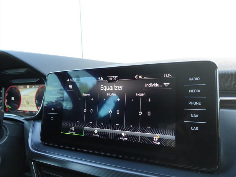 SKODA Kamiq 1.0 TSI 110pk DSG Monte Carlo RIJKLAAR/PANO/KEYLESS/MATRIX/CAMERA/CARPLAY/ACC