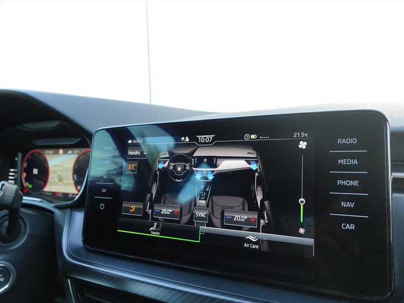 SKODA Kamiq 1.0 TSI 110pk DSG Monte Carlo RIJKLAAR/PANO/KEYLESS/MATRIX/CAMERA/CARPLAY/ACC