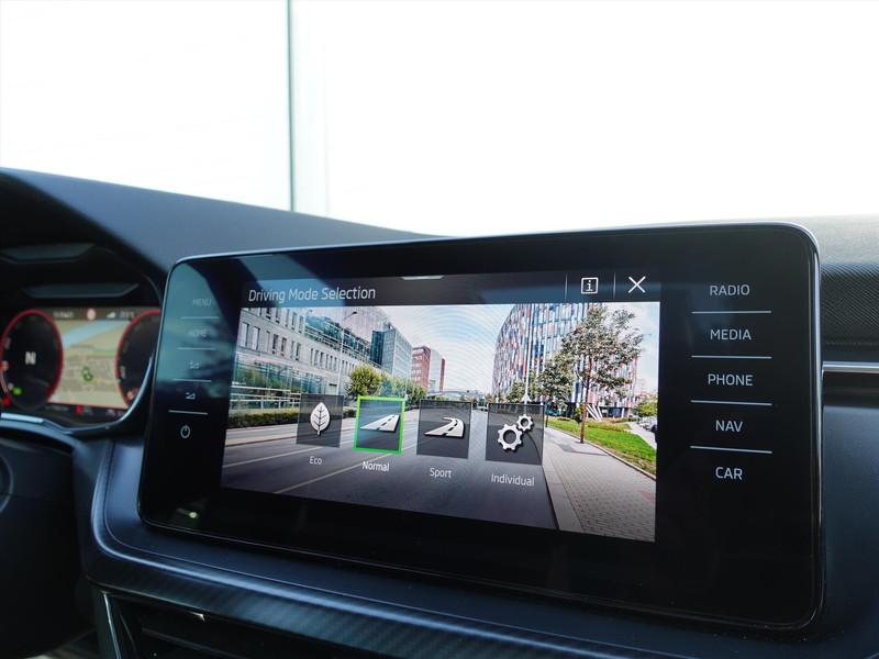 SKODA Kamiq 1.0 TSI 110pk DSG Monte Carlo RIJKLAAR/PANO/KEYLESS/MATRIX/CAMERA/CARPLAY/ACC