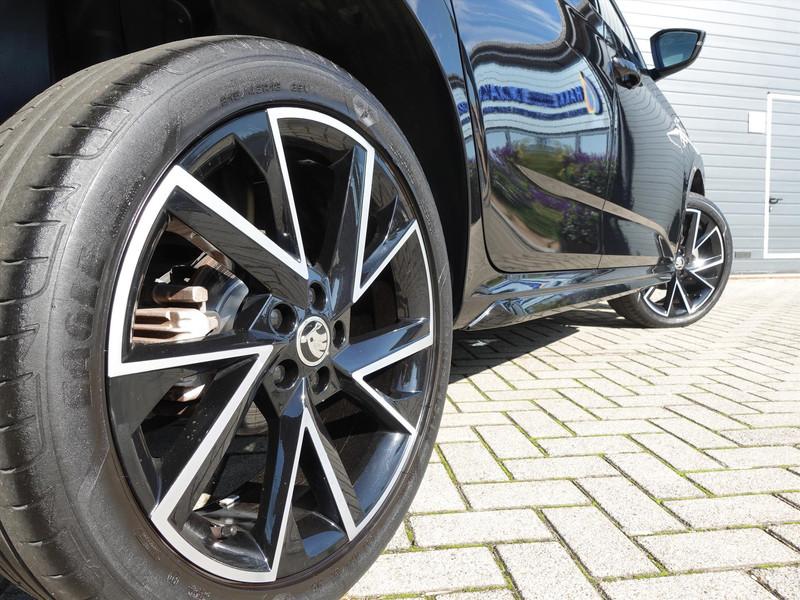 SKODA Kamiq 1.0 TSI 110pk DSG Monte Carlo RIJKLAAR/PANO/KEYLESS/MATRIX/CAMERA/CARPLAY/ACC